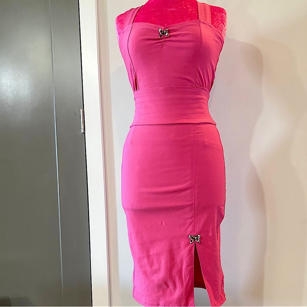 Rare Perfect Pink Pencil Skirt.
Putre Fashion X Foxy. Made in 🇨🇦.
New.